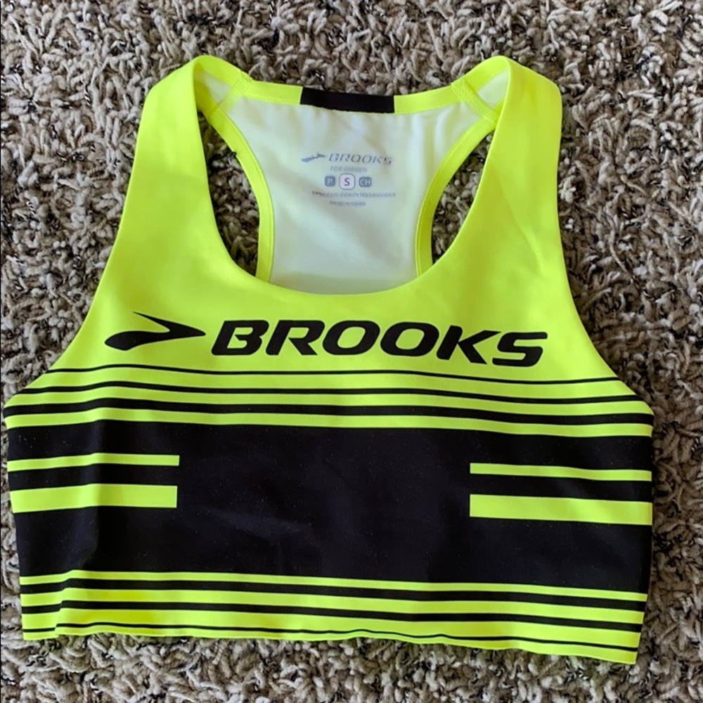 Brooks racing crop